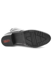 Czerwone Botki Rieker Eleganckie Lakierowane Obuwie Damskie. Okazja: na co dzień. Kolor: czerwony. Materiał: lakier. Sezon: zima, jesień. Obcas: na obcasie. Styl: elegancki. Wysokość obcasa: niski #3