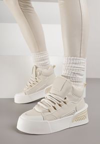 Renee - Beżowe Sneakersy z Ociepleniem na Platformie z Tłoczeniem Newedela. Okazja: na co dzień. Kolor: beżowy. Materiał: jeans. Obcas: na platformie #5