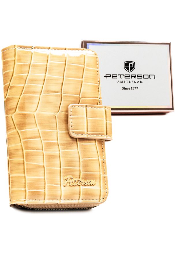 Beżowy portfel damski ze skóry ekologicznej z tłoczeniem na wzór skóry krokodyla, zamykany na zatrzask i suwak - Peterson. Kolor: beżowy. Materiał: skóra ekologiczna