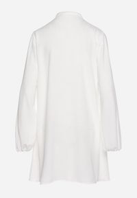 Born2be - Biała Rozkloszowana Sukienka Pudełkowa z Ozdobnymi Guzikami Alcionete. Kolor: biały. Materiał: tkanina #4
