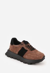 Renee - Ciemnobrązowe Zamszowe Sneakersy na Podeszwie Chunky z Perforowaną Cholewką Cezarlina. Okazja: na co dzień. Kolor: brązowy. Materiał: zamsz. Szerokość cholewki: normalna #6