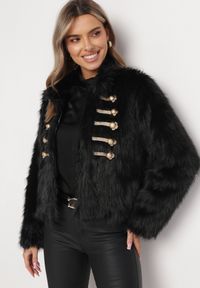 Born2be - Czarna Kurtka z Futerka Ozdobiona Rzędem Guzików w Stylu Retro Sirelanie. Typ kołnierza: kołnierzyk klasyczny. Kolor: czarny. Materiał: futro. Wzór: aplikacja. Styl: retro #1