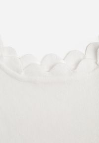 Born2be - Biały Top z Wiskozy z Pofalowanymi Krawędziami Zoenite. Kolor: biały. Materiał: wiskoza. Długość rękawa: na ramiączkach #6