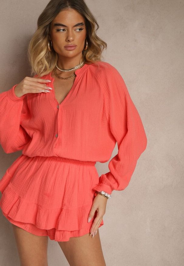 Renee - Czerwony Kombinezon z Bawełny ze Spódnico-Spodenkami i Guzikami oraz Gumką w Talii Vimatthea. Okazja: na co dzień. Kolor: czerwony. Materiał: bawełna. Styl: elegancki, casual