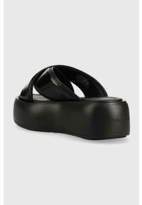 Calvin Klein klapki skórzane BUBBLE SLIDE - PAT damskie kolor czarny na platformie HW0HW01469. Kolor: czarny. Materiał: skóra. Wzór: gładki. Obcas: na platformie #3