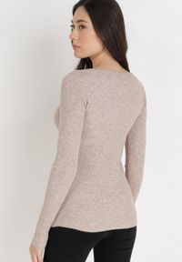 Born2be - Beżowy Sweter Ampippe. Kolor: beżowy. Materiał: dzianina, prążkowany. Długość rękawa: długi rękaw. Długość: długie. Wzór: jednolity, aplikacja #3