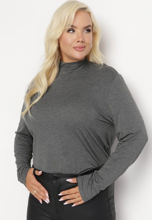 Born2be - Szary Golf Niinisto. Okazja: na co dzień. Typ kołnierza: golf. Kolekcja: plus size. Kolor: szary. Długość: długie. Wzór: jednolity. Materiał: jeans, skóra, dzianina. Długość rękawa: długi rękaw. Styl: casual, elegancki