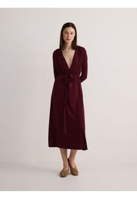 Reserved - Sukienka midi z modalem - bordowy. Kolor: czerwony. Materiał: dzianina. Długość: midi