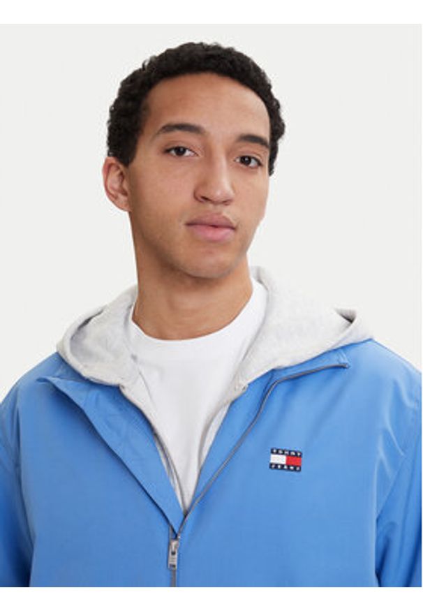 Tommy Jeans Kurtka przejściowa Essential DM0DM22720 Niebieski Regular Fit. Kolor: niebieski. Materiał: syntetyk