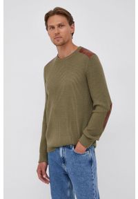 Guess Sweter męski kolor zielony. Okazja: na co dzień. Kolor: zielony. Materiał: dzianina. Długość rękawa: długi rękaw. Długość: długie. Styl: casual