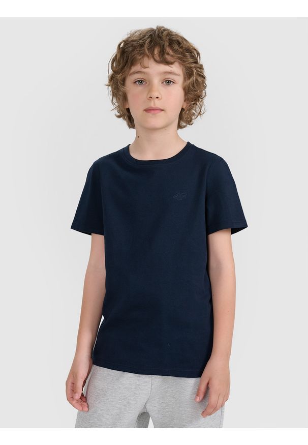 4f - 4F T-shirt regular gładki chłopięcy - granatowy 122 (6-7 lat). Okazja: na co dzień. Kolor: niebieski. Materiał: bawełna, materiał, jersey. Długość rękawa: krótki rękaw. Długość: krótkie. Wzór: gładki. Sezon: lato. Styl: klasyczny, młodzieżowy, sportowy, casual
