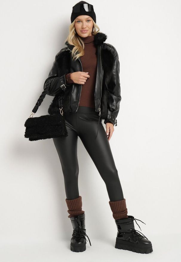 Born2be - Czarna Kurtka z Imitacji Skóry Ozdobiona Futerkiem Coumballe. Kolor: czarny. Materiał: futro, skóra. Wzór: aplikacja