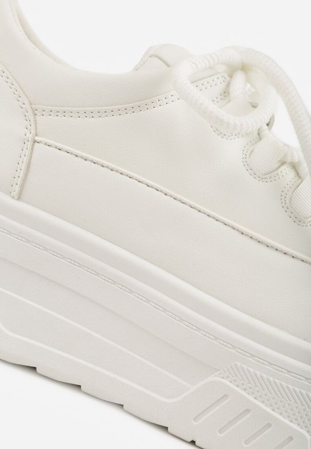 Renee - Białe Chunky Sneakersy VICES na Platformie Azilera. Okazja: na co dzień. Kolor: biały. Materiał: jeans. Obcas: na platformie