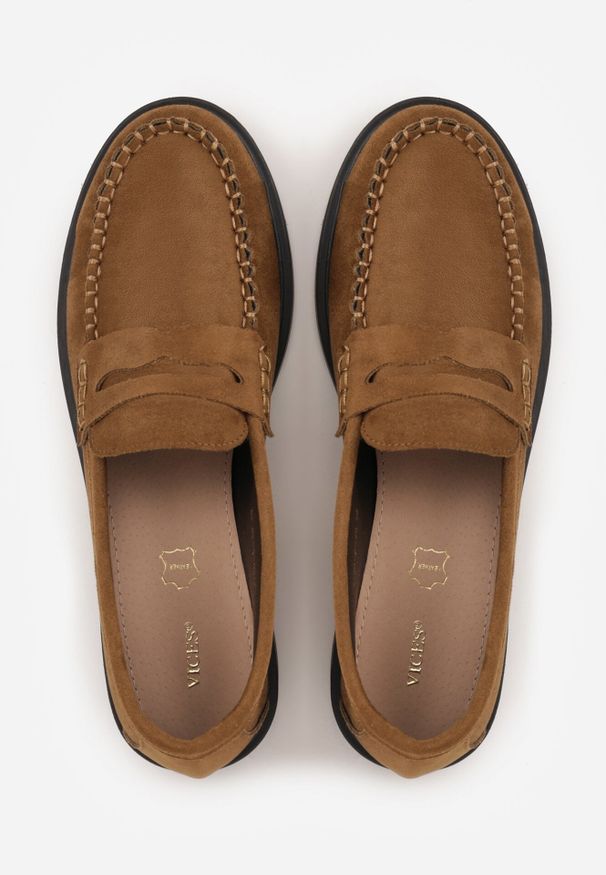 Born2be - Jasnobrązowe Mokasyny VICES ze Skórzaną Wkładką Ozdobione Przeszyciami Nicogeus. Okazja: do pracy, na co dzień. Kolor: beżowy. Materiał: skóra. Wzór: aplikacja. Styl: elegancki, klasyczny, casual