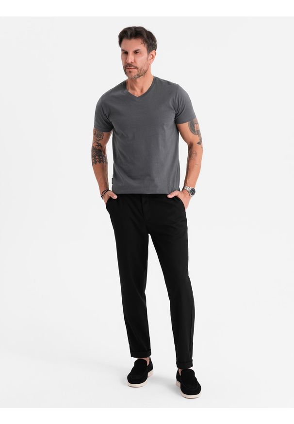 Ombre Clothing - Męska klasyczna bawełniana koszulka z dekoltem w serek BASIC – grafitowa V3 OM-TSBS-0237 - XXL. Typ kołnierza: dekolt w serek. Kolor: szary. Materiał: bawełna. Styl: klasyczny