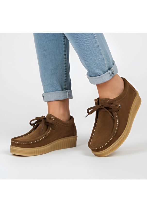 Brązowe Półbuty Hee Wsuwane Obuwie Damskie. Zapięcie: bez zapięcia. Kolor: brązowy. Materiał: jeans, guma, welur. Szerokość cholewki: normalna. Styl: boho, elegancki, klasyczny