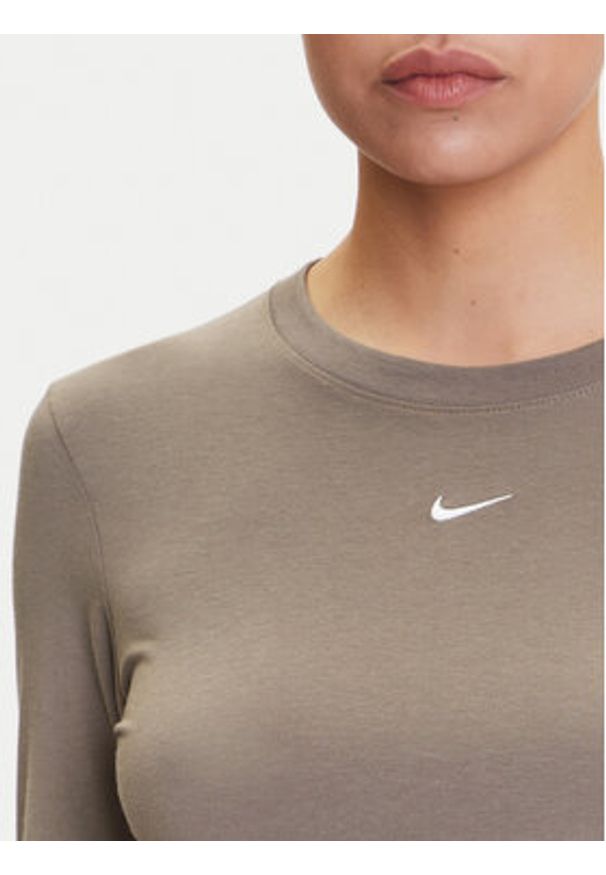 Nike Bluzka Chill Knit HF5322 Brązowy Regular Fit. Kolor: brązowy. Materiał: bawełna