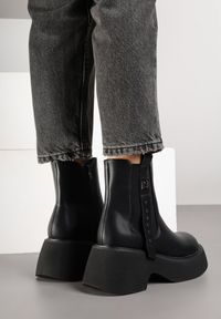 Born2be - Czarne Botki Sztyblety na Platformie z Metalicznymi Zdobieniami przy Cholewce Tulirina. Okazja: na co dzień. Zapięcie: zamek. Kolor: czarny. Materiał: jeans, skóra. Szerokość cholewki: normalna. Wzór: aplikacja. Obcas: na platformie. Styl: casual, rockowy #4
