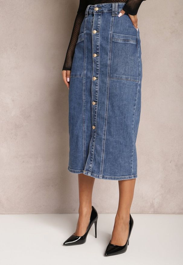 Renee - Niebieska Jeansowa Spódnica Midi Zapinana na Guziki Mimmera. Kolor: niebieski. Materiał: jeans