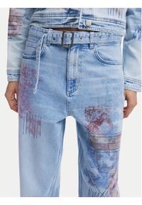 Desigual Jeansy Hawai 25SWDD13 Niebieski Mom Fit. Kolor: niebieski