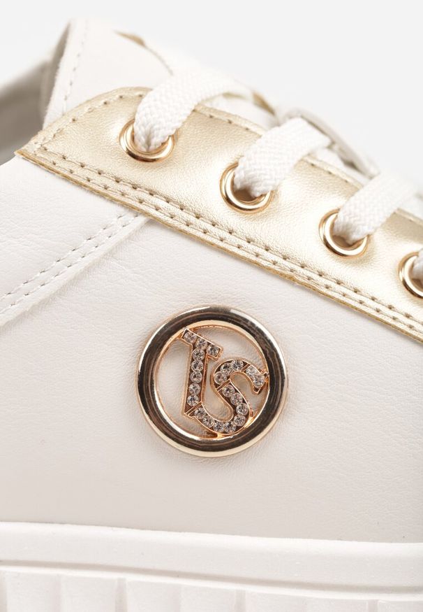 Renee - Biało-Złote Sznurowane Sneakersy Vices na Platformie z Tłoczeniem i Metaliczną Aplikacją Lavfedi. Okazja: na co dzień. Zapięcie: sznurówki. Kolor: biały. Materiał: jeans. Wzór: aplikacja. Obcas: na platformie