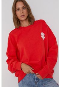 Wrangler Bluza bawełniana damska kolor czerwony z nadrukiem. Kolor: czerwony. Materiał: bawełna. Długość rękawa: długi rękaw. Długość: długie. Wzór: nadruk #1
