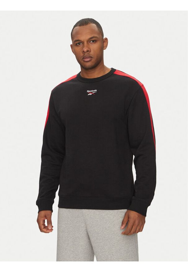 Reebok Bluza 100215502 Czarny Regular Fit. Kolor: czarny. Materiał: bawełna