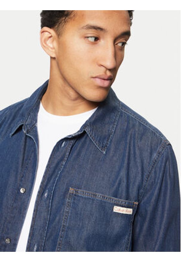 Calvin Klein Jeans Koszula jeansowa J30J327022 Granatowy Regular Fit. Kolor: niebieski. Materiał: bawełna