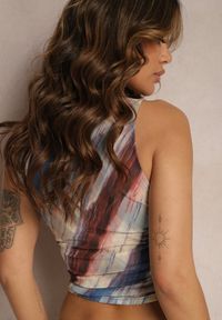 Renee - Granatowo-Beżowy Tank Top z Siateczki w Abstrakcyjny Print Nuerena. Kolor: niebieski. Wzór: nadruk. Sezon: lato. Styl: elegancki