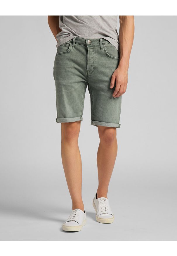 Lee - SZORTY MĘSKIE LEE 5 POCEKT SHORT FADED KHAKI L73ENSUU. Kolor: brązowy