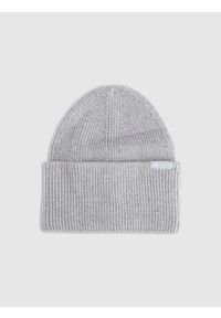 4f - 4F Czapka beanie uniseks - szara Uniwersalny. Kolor: szary. Materiał: dzianina, materiał, wiskoza. Sezon: zima. Styl: casual, klasyczny, sportowy #1