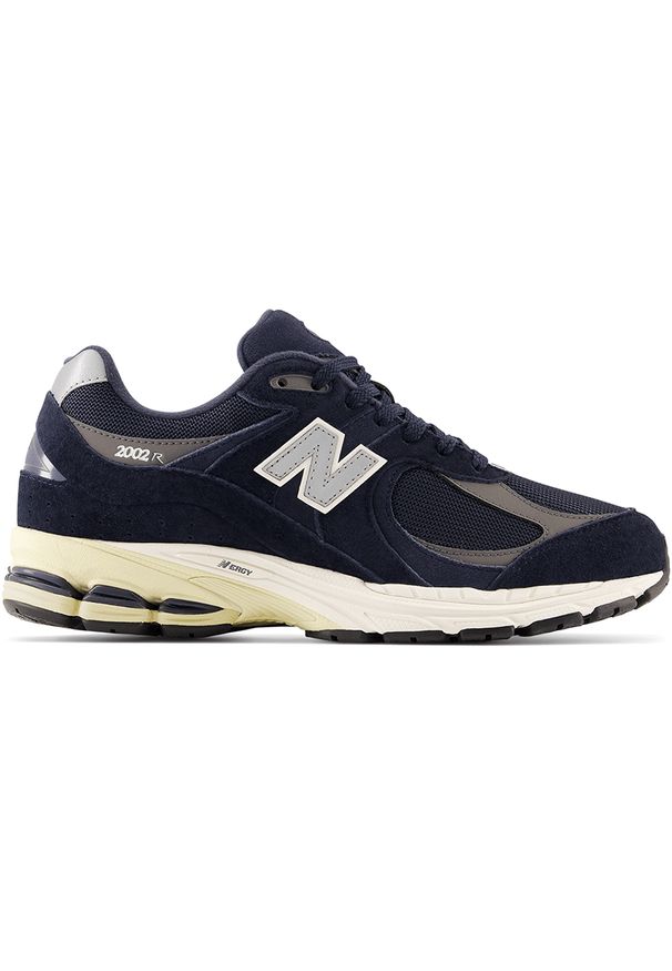 Buty unisex New Balance M2002RCA – granatowe. Kolor: niebieski. Materiał: materiał, syntetyk, skóra, guma. Szerokość cholewki: normalna. Sport: turystyka piesza