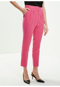 Ochnik - Różowe spodnie damskie w kant. Kolor: różowy. Materiał: wiskoza. Styl: elegancki #1