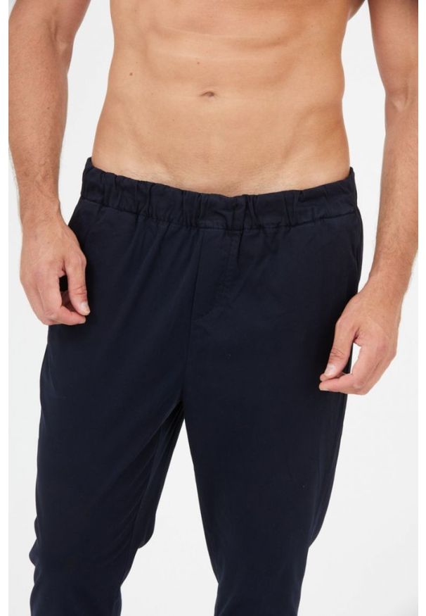 7 FOR ALL MANKIND Granatowe spodnie męskie Jogger Chino, Rozmiar L. Kolor: niebieski. Materiał: bawełna