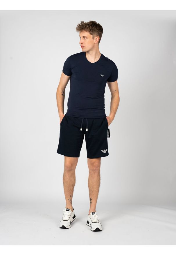 Emporio Armani T-shirt | 112010 4F511 | Mężczyzna | Granatowy. Okazja: na co dzień, na spotkanie biznesowe, na spacer. Kolor: niebieski. Materiał: elastan. Styl: biznesowy, elegancki, casual