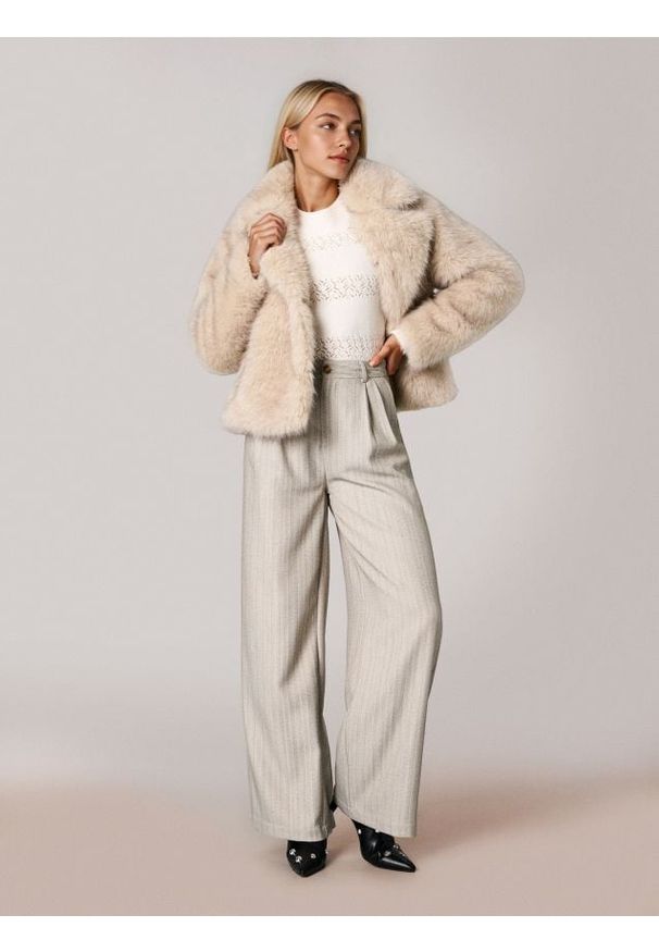 Sinsay - Ażurowy sweter z domieszką wełny - kremowy. Kolor: kremowy. Materiał: wełna. Wzór: ażurowy