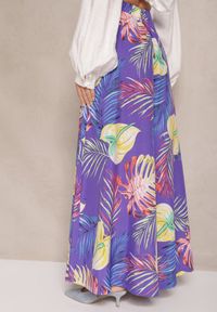 Renee - Niebieskie Spodnie z Wiskozy High Waist o Szerokim Kroju z Motywem Liści Senevira. Okazja: na co dzień. Stan: podwyższony. Kolor: niebieski. Materiał: wiskoza. Styl: elegancki, casual #4