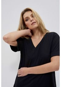 MOODO - Gładki t-shirt z dekoltem w serek. Typ kołnierza: dekolt w serek. Materiał: bawełna. Długość rękawa: bez rękawów. Wzór: gładki