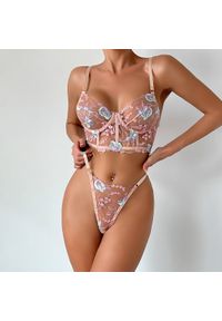 Intica - haftowany komplet bielizny z delikatnymi wykończeniami na specjalne okazje Soyoko. Kolor: różowy. Materiał: materiał. Wzór: haft #8