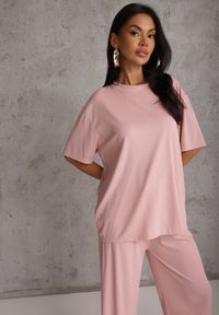 Renee - Różowy Oversizowy Komplet Zdobiony Cyrkoniami T-shirt i Spodnie Arnateia. Kolor: różowy. Wzór: aplikacja #8