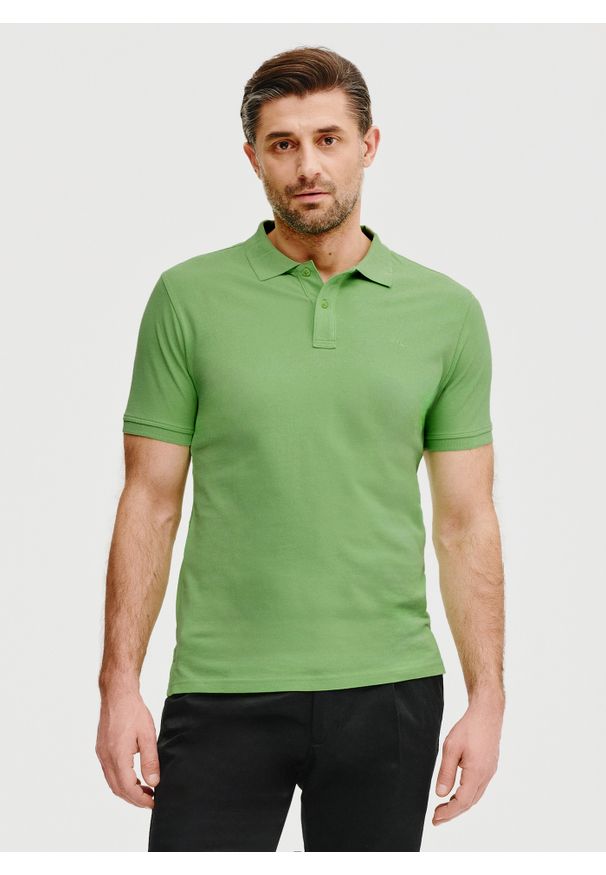 Pako Lorente - PAKO LORENTE – Gładki t-shirt polo w zielonym kolorze. Okazja: na co dzień. Typ kołnierza: polo. Kolor: szary, oliwkowy, zielony. Materiał: bawełna. Wzór: gładki. Styl: casual