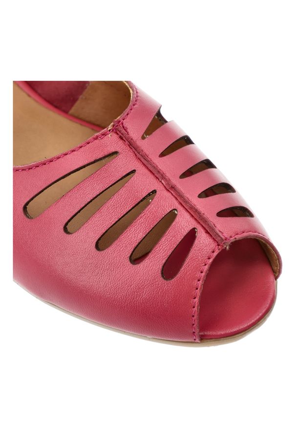 Baleriny damskie Maciejka, cholewka skóra naturalna ażurowe wycięcia odkryty nosek wsuwany fason niski obcas lekka konstrukcja, różowe, P7541-15/00-1. Kolor: różowy. Materiał: skóra. Szerokość cholewki: normalna. Wzór: ażurowy. Obcas: na obcasie. Wysokość obcasa: niski