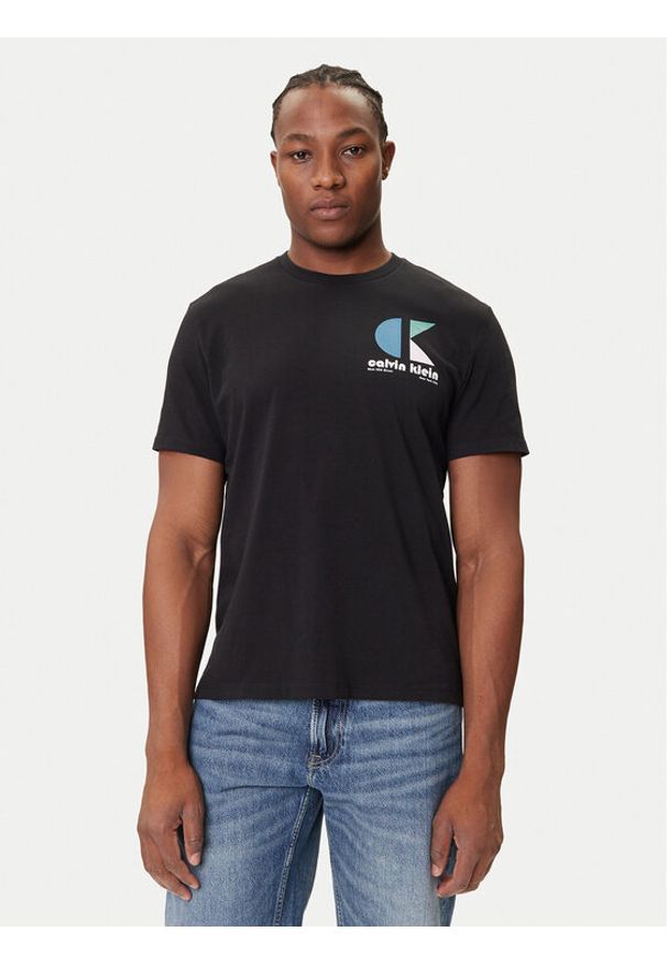 Calvin Klein Jeans T-Shirt Bauhaus Logo LV04RC827G Czarny Regular Fit. Kolor: czarny. Materiał: bawełna