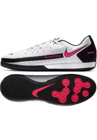Buty piłkarskie Nike Phantom Gt Academy Ic CK8467 160 wielokolorowe białe. Zapięcie: sznurówki. Kolor: wielokolorowy. Materiał: guma, syntetyk. Szerokość cholewki: normalna. Sport: piłka nożna