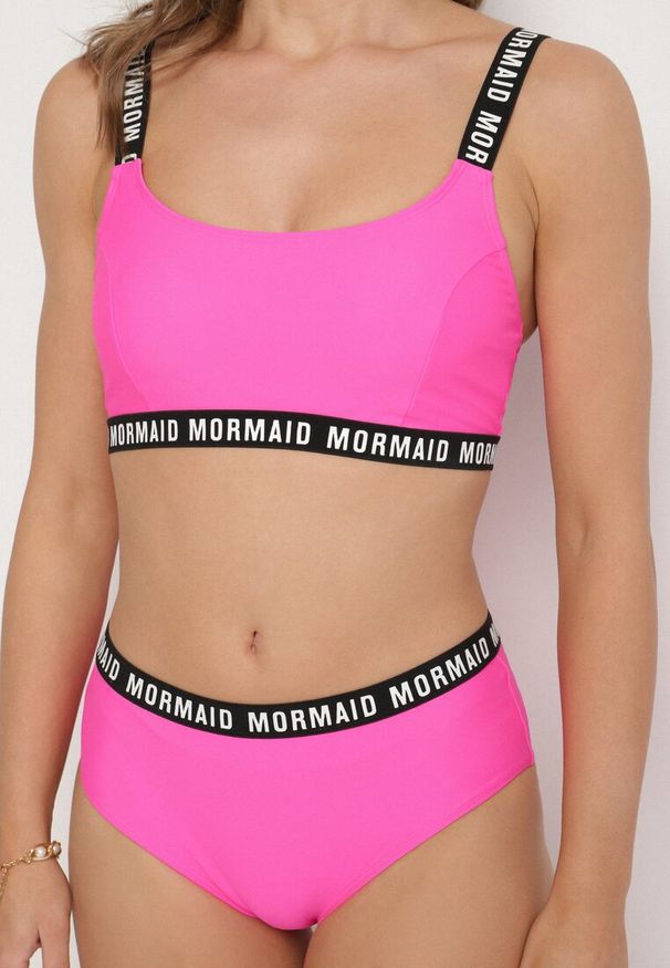 Born2be - Różowe Bikini Sportowa Góra i Majtki Typu Figi z Napisami Nevianea. Kolor: różowy. Wzór: napisy