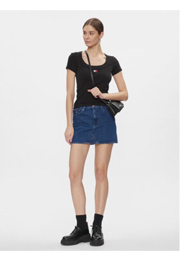 Tommy Jeans T-Shirt Tjw Slim Badge Rib Tee Ss DW0DW17396 Czarny Slim Fit. Kolor: czarny. Materiał: bawełna