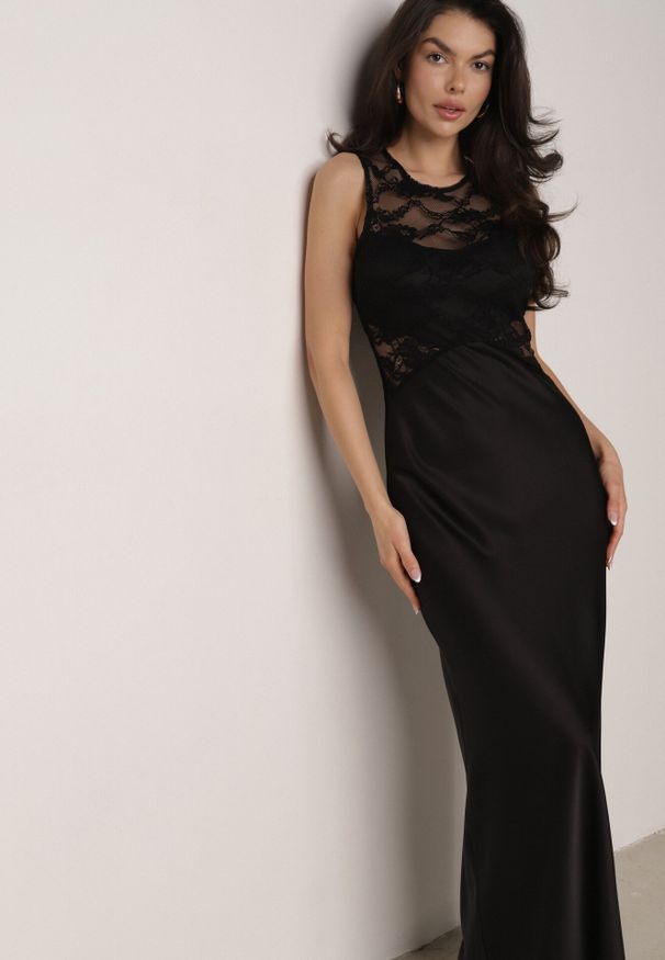 Born2be - Czarna Koktajlowa Sukienka o Dopasowanym Kroju z Koronką Bermine. Okazja: na spotkanie biznesowe, na ślub cywilny, do pracy, na wesele. Kolor: czarny. Materiał: koronka. Wzór: koronka. Typ sukienki: proste. Styl: wizytowy