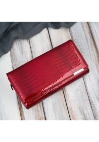 JENNIFER JONES - Portfel damski skórzany duży czerwony lakierowany croco SP-19-CRD. Kolor: czerwony. Materiał: skóra #1