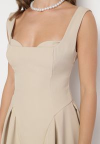 Born2be - Beżowa Rozkloszowana Sukienka z Gorsetową Górą i Dekoltem w Serce Frolami. Okazja: na co dzień. Typ kołnierza: dekolt gorset. Kolor: beżowy. Typ sukienki: gorsetowe. Styl: casual #5