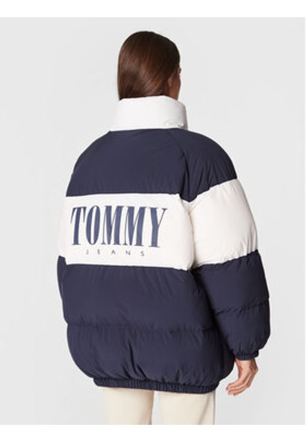 Tommy Jeans Kurtka puchowa Fashion DW0DW14306 Granatowy Oversize. Kolor: niebieski. Materiał: syntetyk